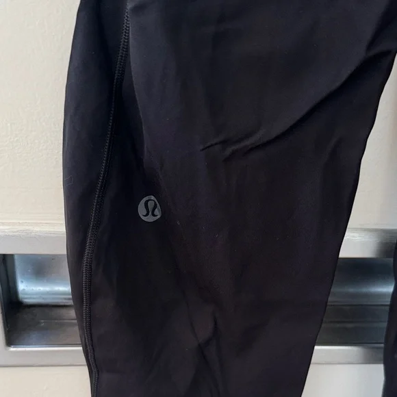 Lululemon Base Pace Legging 28” inseam size 12 - Picture 3 of 3